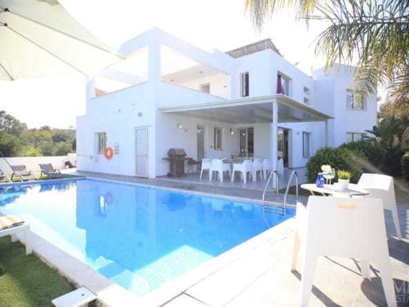 #1094 – Villa in Paralimni for Sale